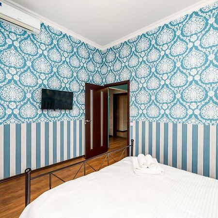 Stylish Apartment With A Balcony Overlooking The Park Одеса Екстериор снимка