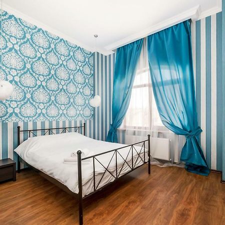 Stylish Apartment With A Balcony Overlooking The Park Одеса Екстериор снимка