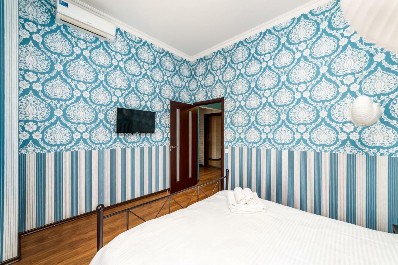 Stylish Apartment With A Balcony Overlooking The Park Одеса Екстериор снимка