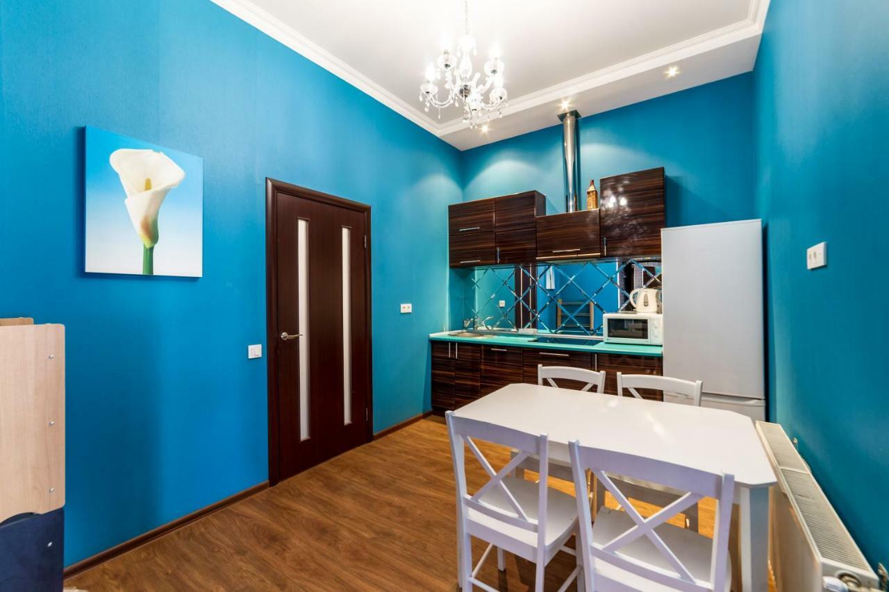 Stylish Apartment With A Balcony Overlooking The Park Одеса Екстериор снимка