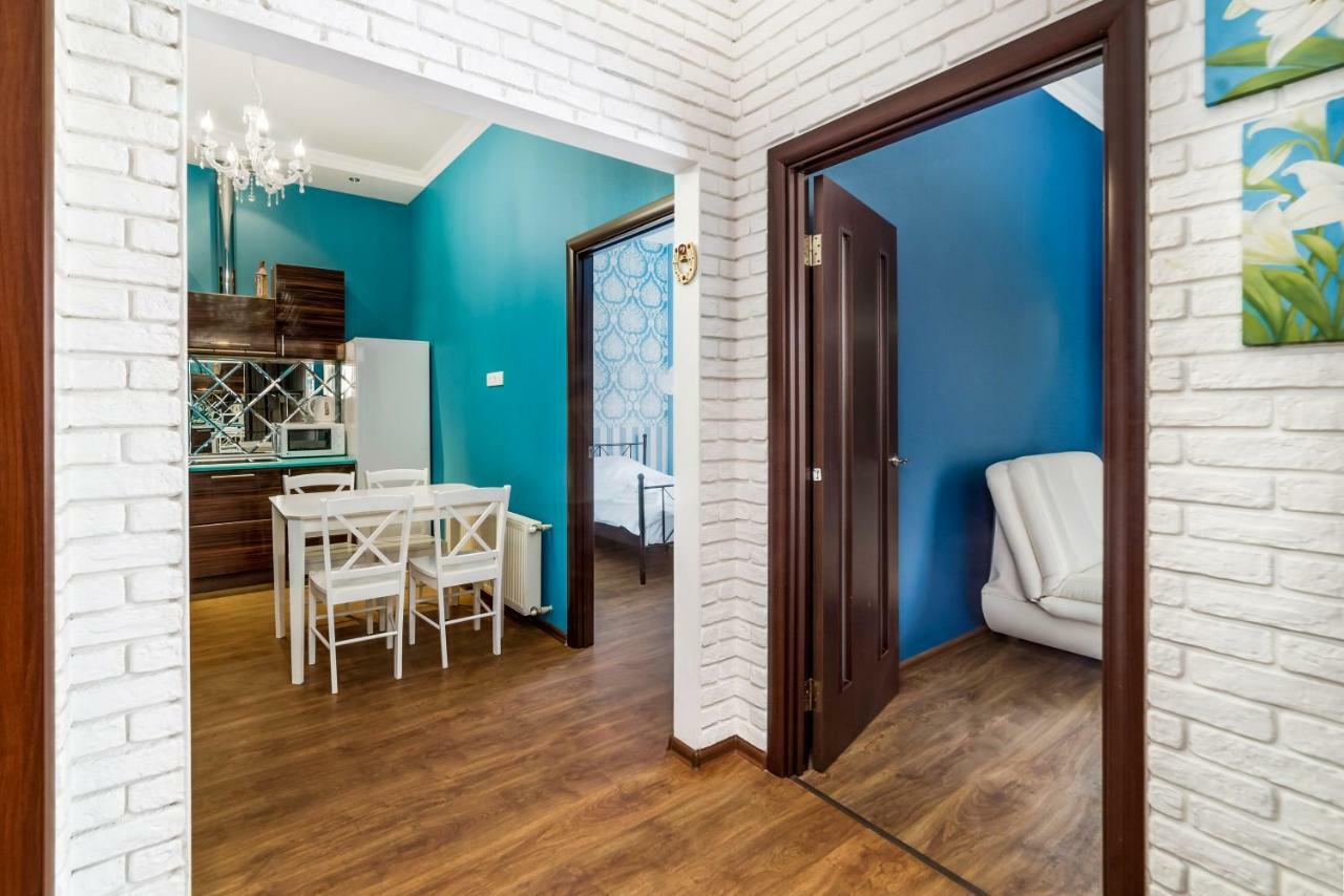 Stylish Apartment With A Balcony Overlooking The Park Одеса Екстериор снимка