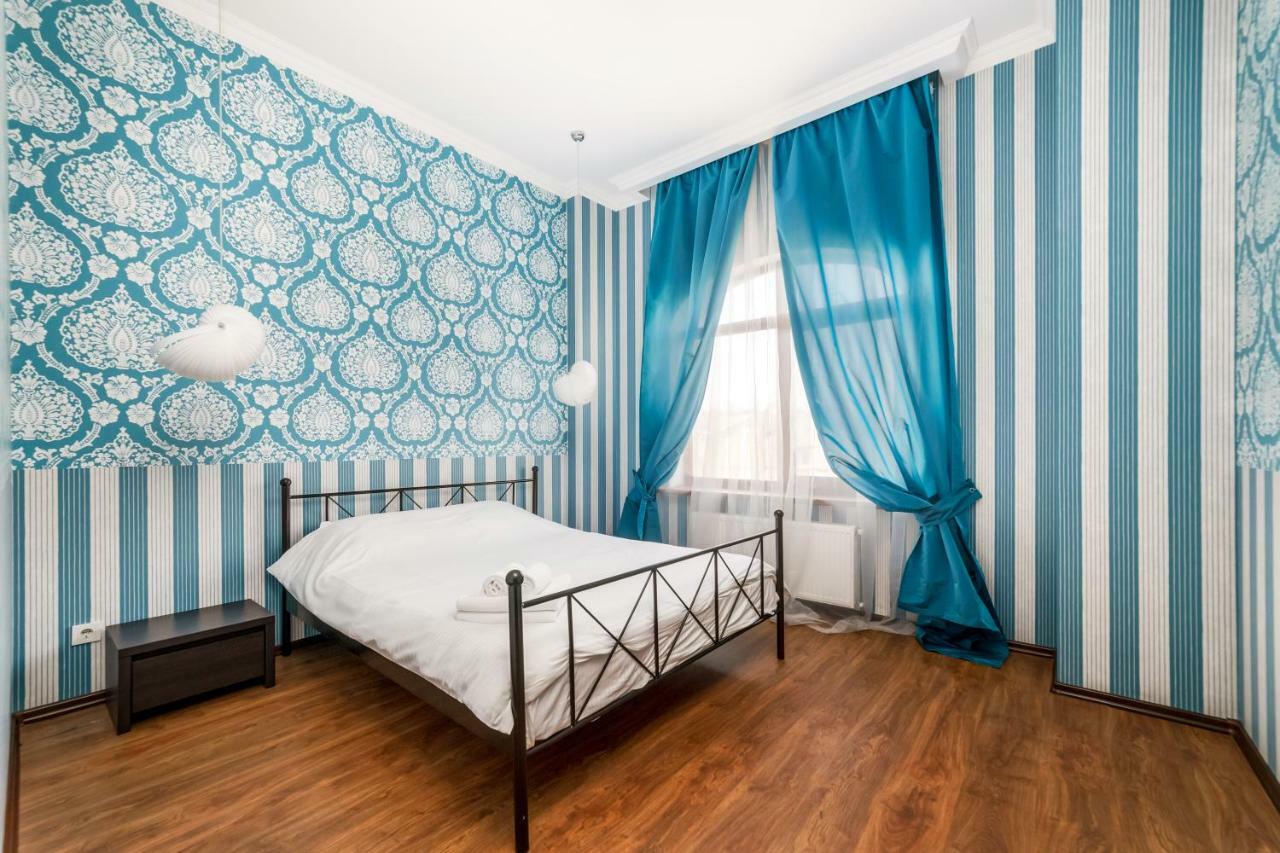 Stylish Apartment With A Balcony Overlooking The Park Одеса Екстериор снимка
